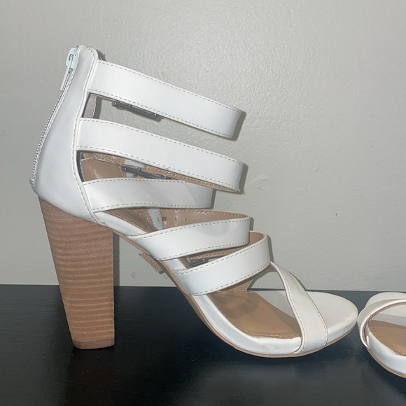 Express Off White Faux Leather Block Sandals w 5 buckles & back zippers. SZ 9 - Picture 4 of 12
